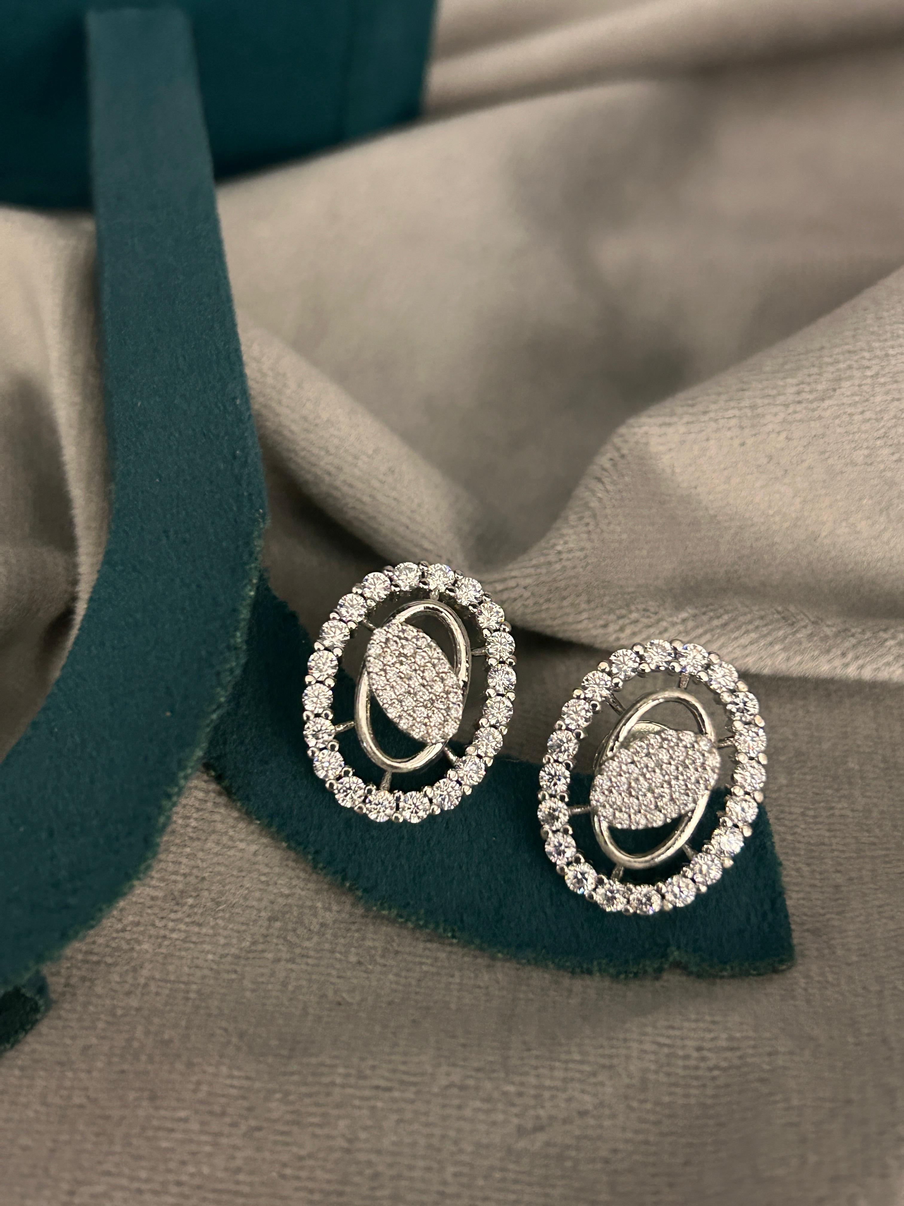 Silver Orbit Oval Pendant Set